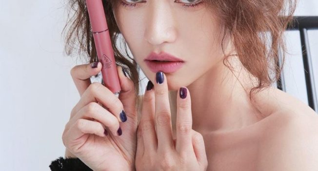 Sắc tím lên ngôi năm 2018! 3CE cấp tốc bổ sung ngay 3 màu son “tím lịm tim” cho dòng son kem Velvet Lip Tint