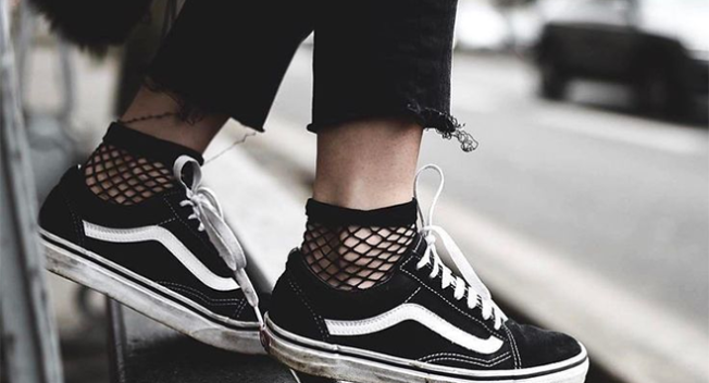 Đón đầu xu hướng hè 2018 với 7 mẫu sneaker chưa bao giờ lỗi mốt.