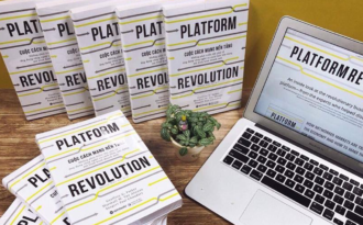 TOP 10 cuốn sách làm “mê mẩn” bao thế hệ kinh doanh