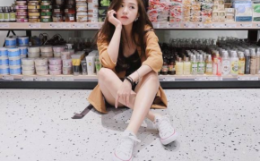 5 đôi sneaker trắng thần thánh giúp bạn mặc gì cũng đẹp