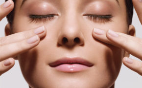Trị quầng thâm mắt trong vòng một nốt nhạc chỉ bằng serum cà phê siêu dễ làm