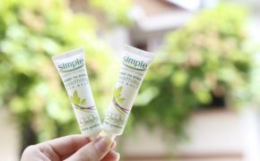 Top 5 kem dưỡng mắt bình dân giúp nàng đánh bay bọng thâm mắt xấu xí