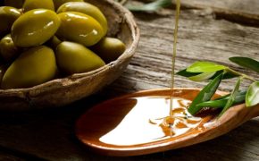 Chỉ với dầu oliu là bạn đã có ngay làn da mịn màng trong mùa hanh khô