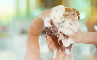 Truy tìm nguyên nhân và cách khắc phục tóc khô xơ hư tổn nặng nề