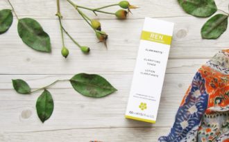 Dùng acid toner như nào để làm sạch sâu mà không gây mỏng da?