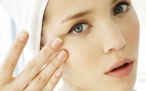 10 cách trị quầng thâm mắt cực kỳ hiệu quả mà không cần phải mua kem dưỡng mắt