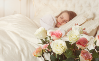 Tinh dầu hoa hồng – Liều thuốc thần kỳ chống lão hóa cho làn da