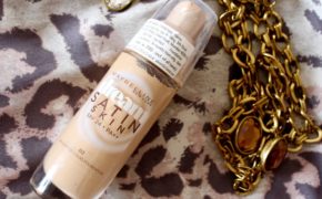 10 kem nền drugstore giá dưới 299k nổi bật với khả năng làm mờ vết thâm hoàn hảo