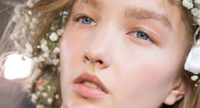 Bật mí 4 cách kết hợp mới lạ gel dưỡng ẩm cùng các sản phẩm làm đẹp khác