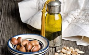 Cẩm nang chọn dầu dưỡng phù hợp để da không bị nổi mụn