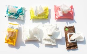 Dùng khăn giấy tẩy trang: nàng bận rộn cần lưu ý điều ý để không khiến da xấu đi?