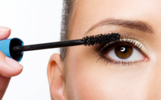 Bật mí 14 tips thú vị giúp bạn chuốt mascara thêm lung linh, hoàn hảo