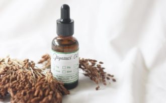 Bí kíp chọn dầu dưỡng phù hợp cho nàng da dầu trong mùa đông