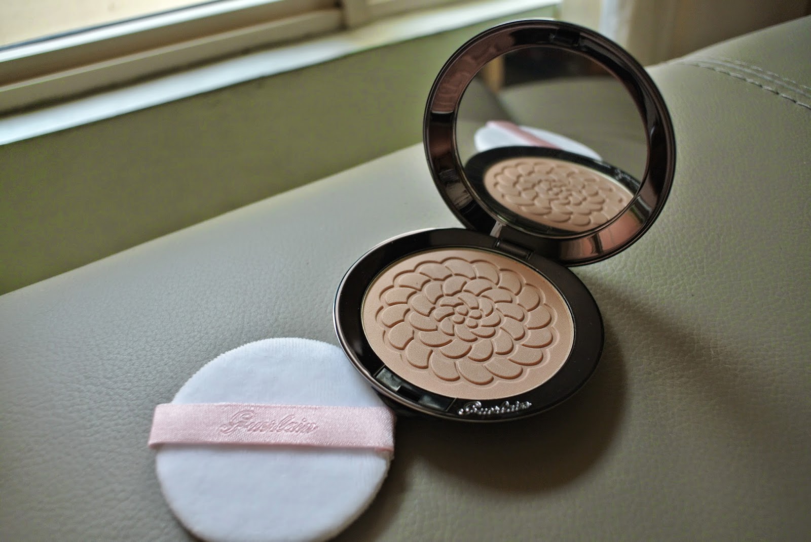 Phấn phủ Illuminating Perfecting Pressed Powder của Guerlain