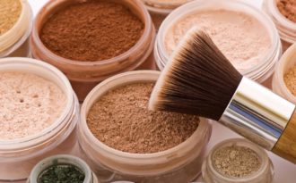 Phấn phủ dạng bột hay dạng nén mới là sản phẩm thực sự dành cho bạn?