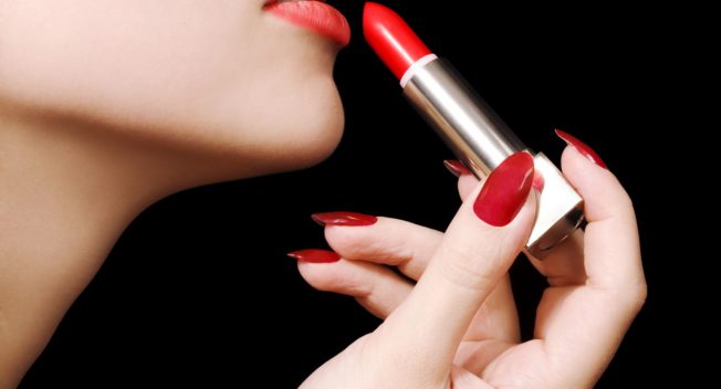 10 thỏi son đỏ đẹp mê ly được các nàng ưu ái trong những ngày mát dịu