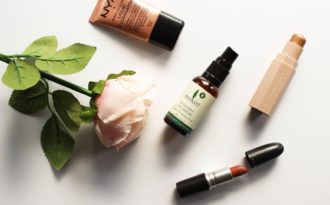 Hướng dẫn làm serum dưỡng mắt đơn giản nhưng cực kì hiệu quả