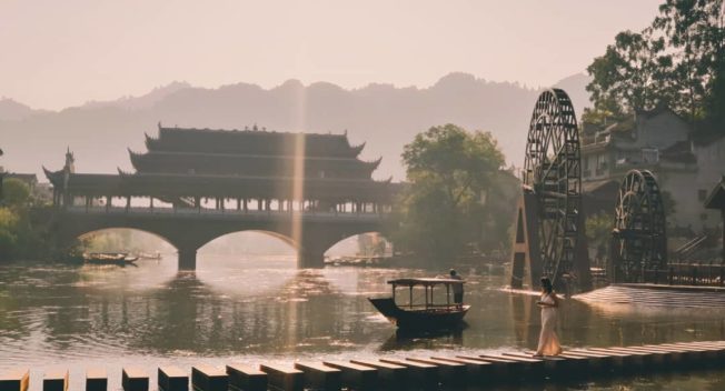 Cẩm nang tung hoành Trương Gia Giới và Phượng Hoàng cổ trấn