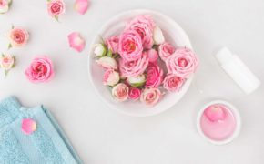 Dùng tới 3 loại nước hoa hồng chăm sóc da, liệu có cần thiết?