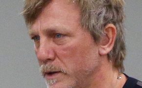 “Điệp viên 007” già nua khi xuất hiện tại sân bay