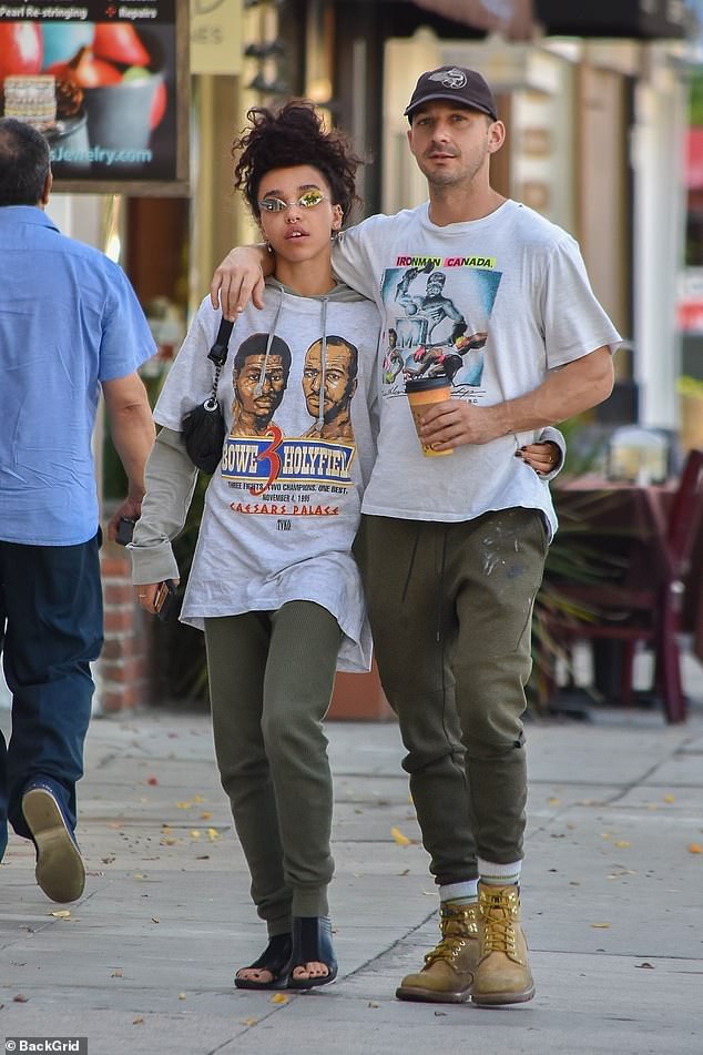  Shia LaBeouf và FKA Twigs hạnh phúc khoác vai đi ăn trưa ở Studio City, California, Mỹ ngày 7/11 vừa qua 