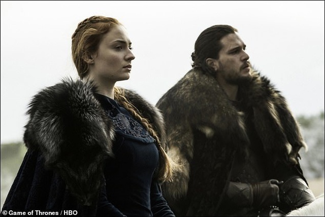 Sao phim Game of Thrones Sophie Turner tiết lộ cát sê bạn diễn cao gấp 3 lần - 1