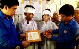 Truy tặng huy hiệu “Tuổi trẻ dũng cảm” tới thanh niên quên mình cứu hai nữ sinh đuối nước