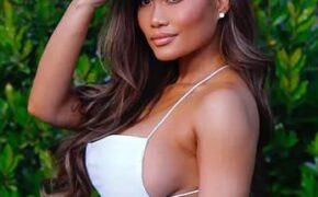 Daphne Joy khoe ngực nảy nở với váy hở bạo