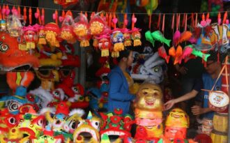 Sôi động thị trường đồ chơi Tết Trung thu
