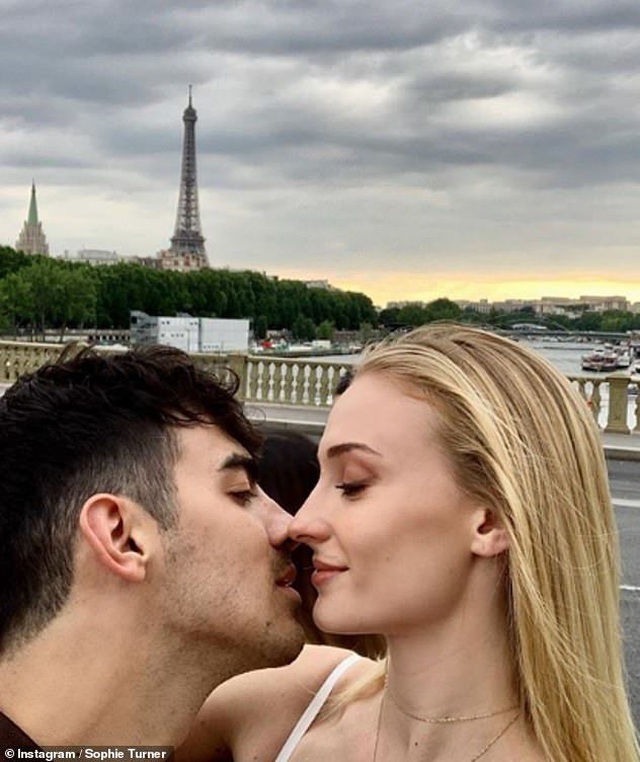 Joe Jonas và Sophie Turner mời nhiều sao dự đám cưới - 4