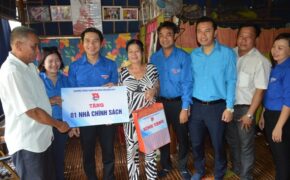 Đoàn thanh niên mang niềm vui đến với bà con vùng biên Đồng Tháp