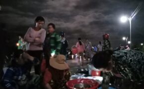 Độc đáo Chợ Ma chuyên mua bán cá đồng mùa lũ