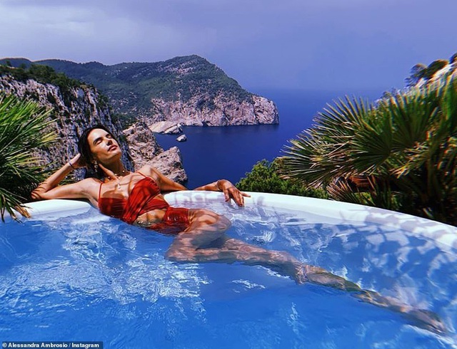 Alessandra Ambrosio tình tứ bên bạn trai Nicolo Oddi - 10 Alessandra Ambrosio tình tứ bên bạn trai Nicolo Oddi - 10