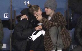 Justin Bieber tình tứ Hailey Baldwin khi đi xem thể thao