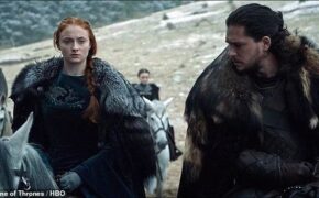 Sao phim Game of Thrones Sophie Turner tiết lộ cát sê bạn diễn cao gấp 3 lần
