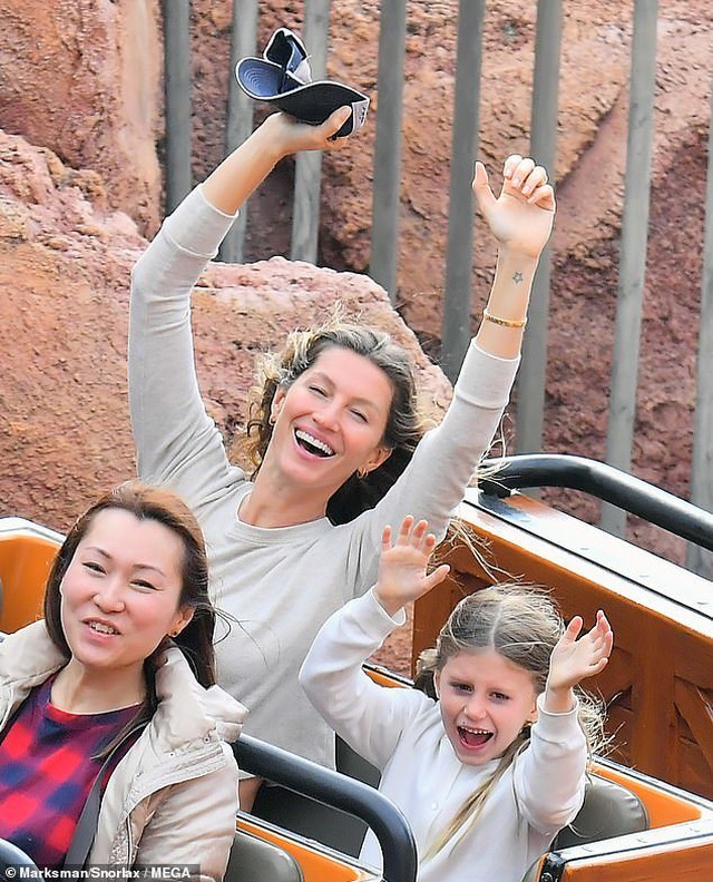 Cuối tuần, Gisele Bundchen đưa con đi chơi ở Disneyland - 6