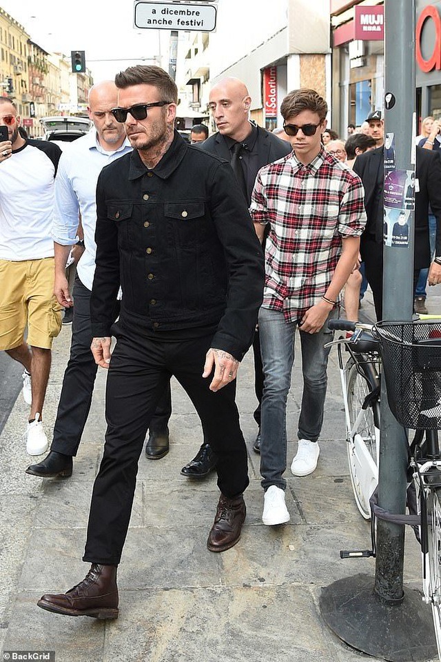 David Beckham trẻ trung bên con trai Romeo - 2