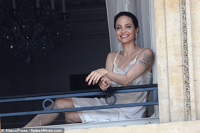 Angelina Jolie quyến rũ quay quảng cáo nước hoa - 5