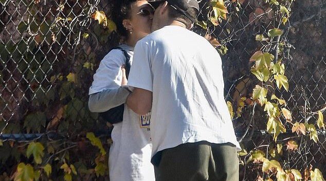 Sao phim Robot đại chiến hạnh phúc bên bạn gái mới