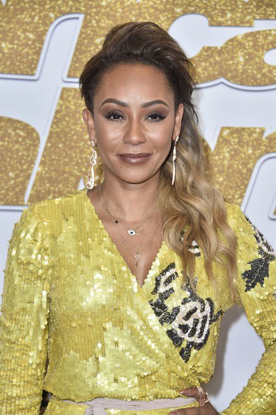  Mel B và nhà sản xuất phim Stephen, 43 tuổi kết hôn vào năm 2007 nhưng đã ly hôn vào tháng 12 năm ngoái sau một trận chiến kéo dài, trong đó cả 2 người đều có những cáo buộc về bạo lực tình dục, lạm dụng ma túy và rượu cũng như bạo hành gia đình. 