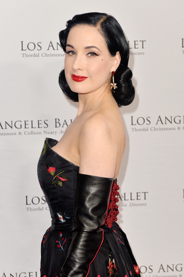 Vũ nữ thoát y Dita Von Teese trẻ đẹp ở tuổi 47 - 4