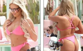 Amber Turner gợi cảm với áo tắm