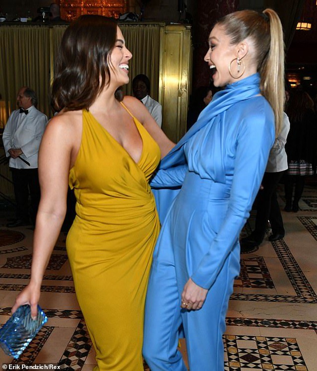 Ashley Graham đọ dáng với Gigi Hadid - 3