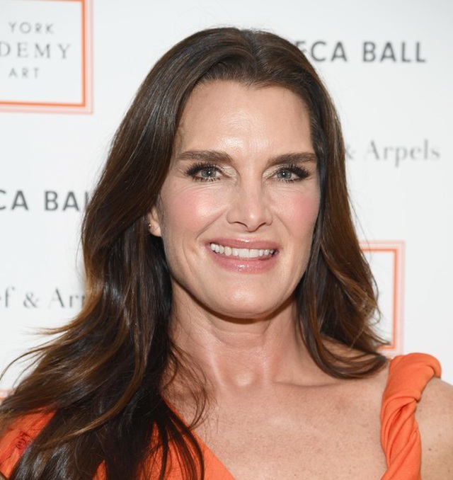 Brooke Shields vẫn trẻ đẹp ở tuổi 54 - 3