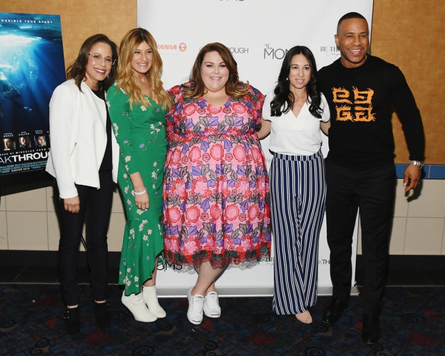 Thân hình quá khổ, Chrissy Metz vẫn diện váy hoa xinh đẹp - 5