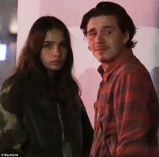 Brooklyn Beckham bật khóc bên bạn gái - 4