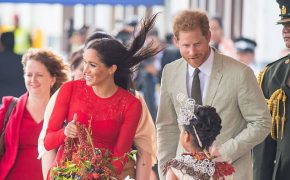 Meghan Markle mặc váy còn nguyên mác