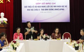 Các nhà khoa học nữ bàn thảo các vấn đề “nóng” tại Hà Nội