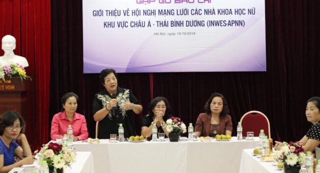 Các nhà khoa học nữ bàn thảo các vấn đề “nóng” tại Hà Nội