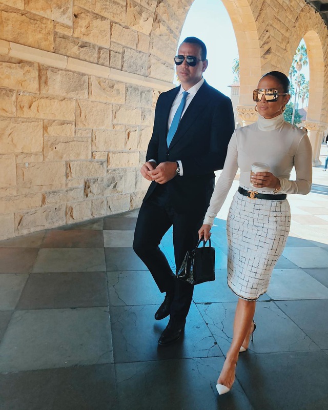  Jennifer Lopez đang hạnh phúc bên bạn trai kém tuổi Alex Rodriguez 